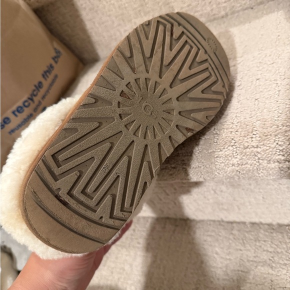 UGG Kids Brown Cozy Slippers - Picture 5 of 6